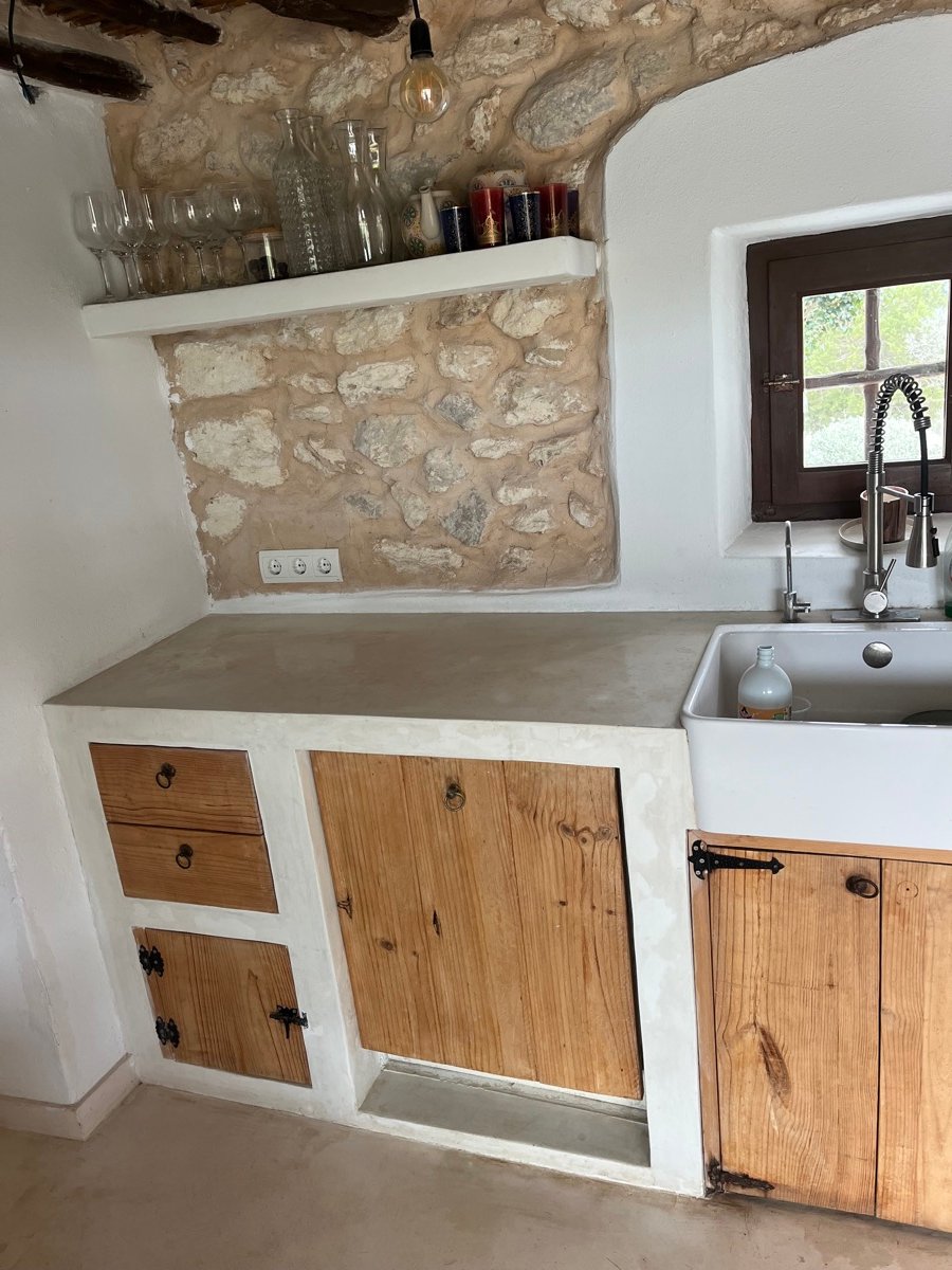 Interior kitchen with polished concrete worktop