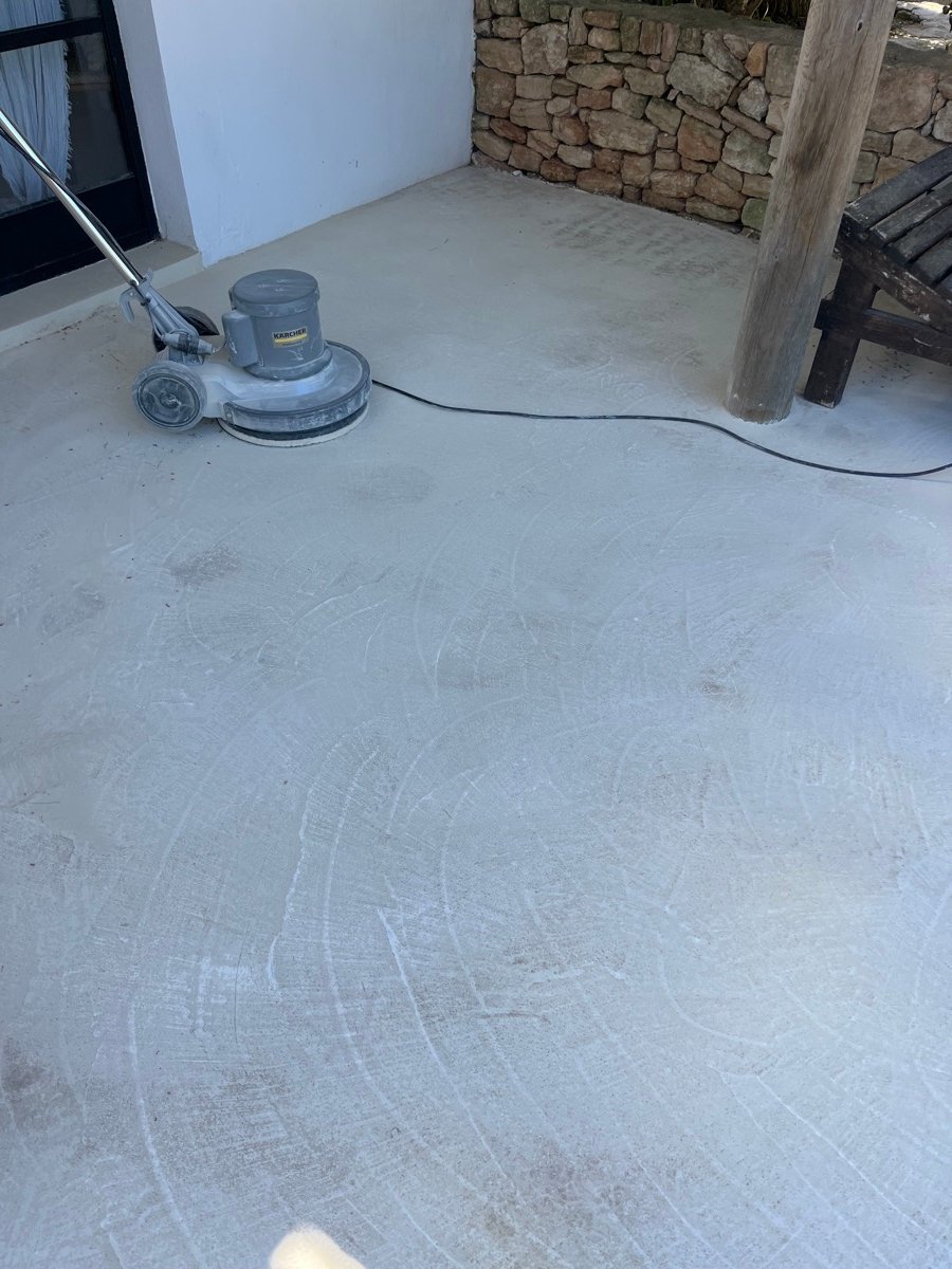Polishing machine working on an interior floor